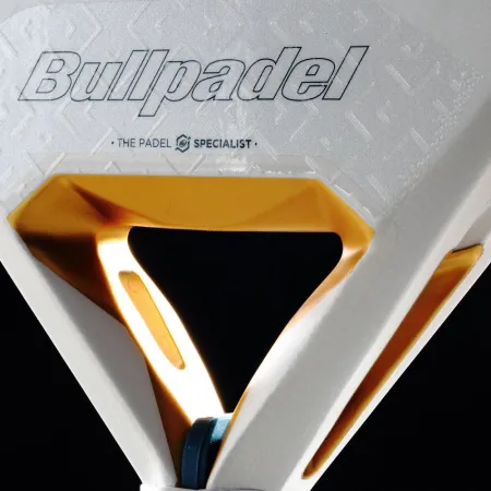 Ракетка для падела BULLPADEL Pearl 26, 493804, для профессионалов, карбон, бело-серый за 35&nbsp;929.50 ₽ купить в Смоленске